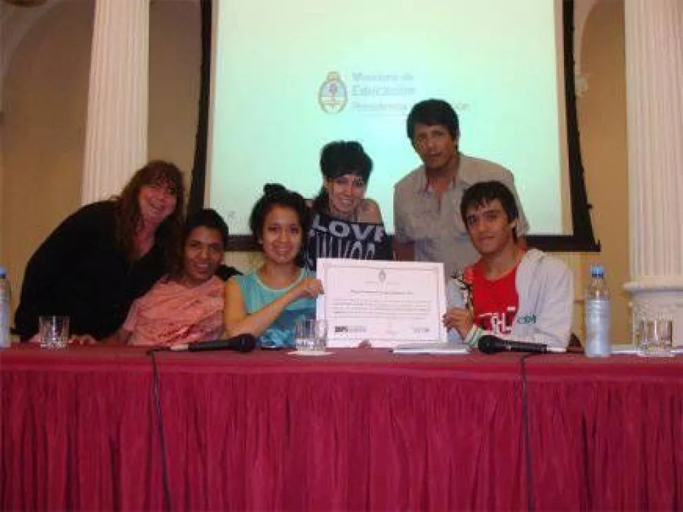 Alumnos recibieron el premio "Escuelas Solidarias"