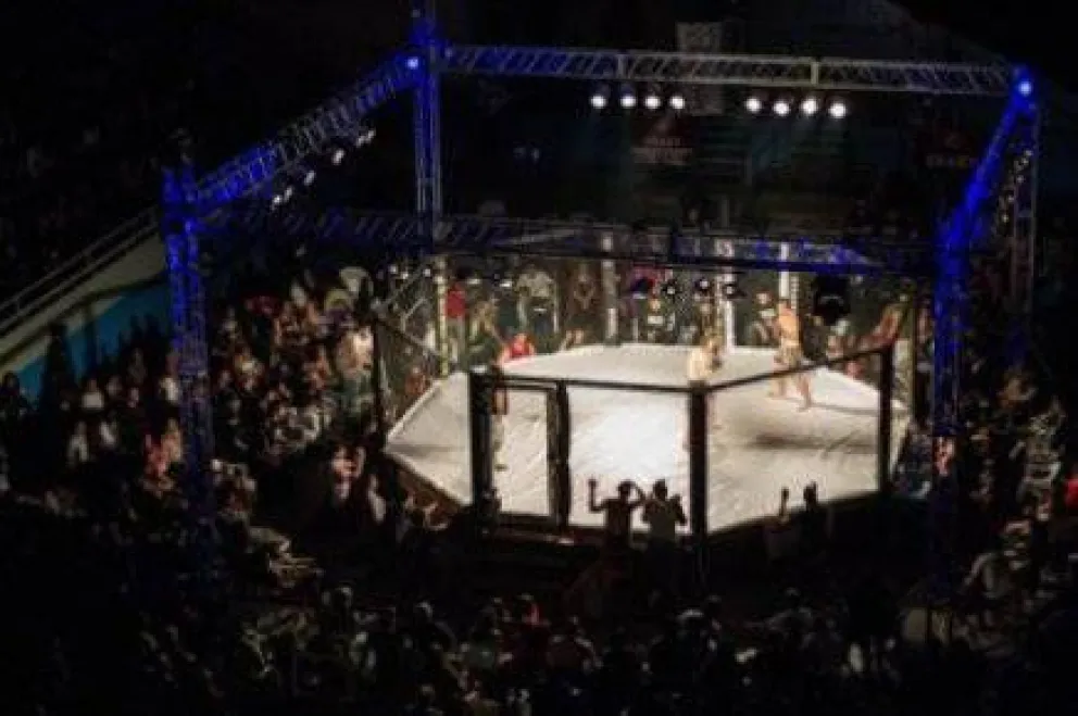 Intensos combates en el festival de MMA 