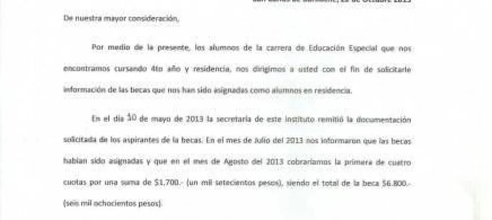 Estudiantes se sienten "estafados" por promesa de beca incumplida 