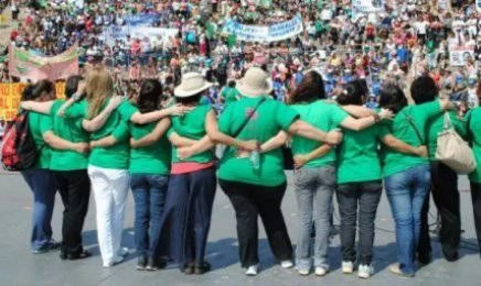 Mujeres de Bariloche llevarán su "agenda" a San Juan  