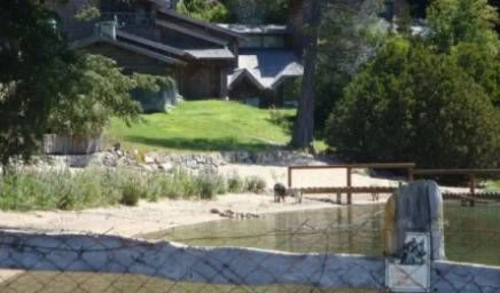 APDH pide a la Justicia que actúe ante cierre de acceso al lago