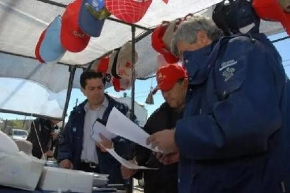 Política sobre venta ambulante genera crisis en el gobierno de Martini