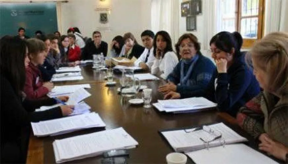 Alumnos de escuelas secundarias serán "Concejales por un día"