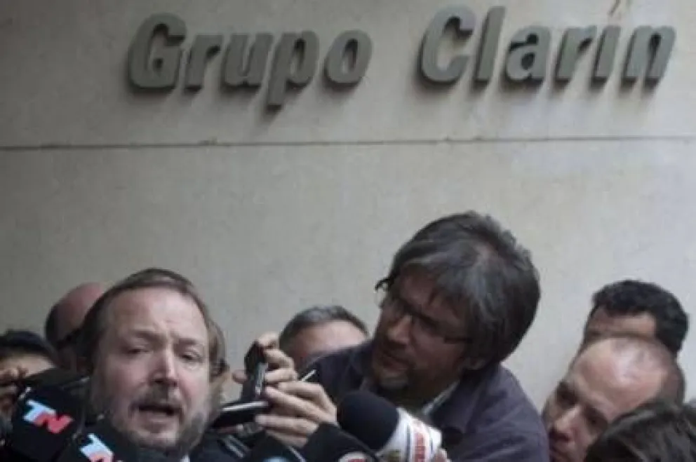Clarín y un paso adelante