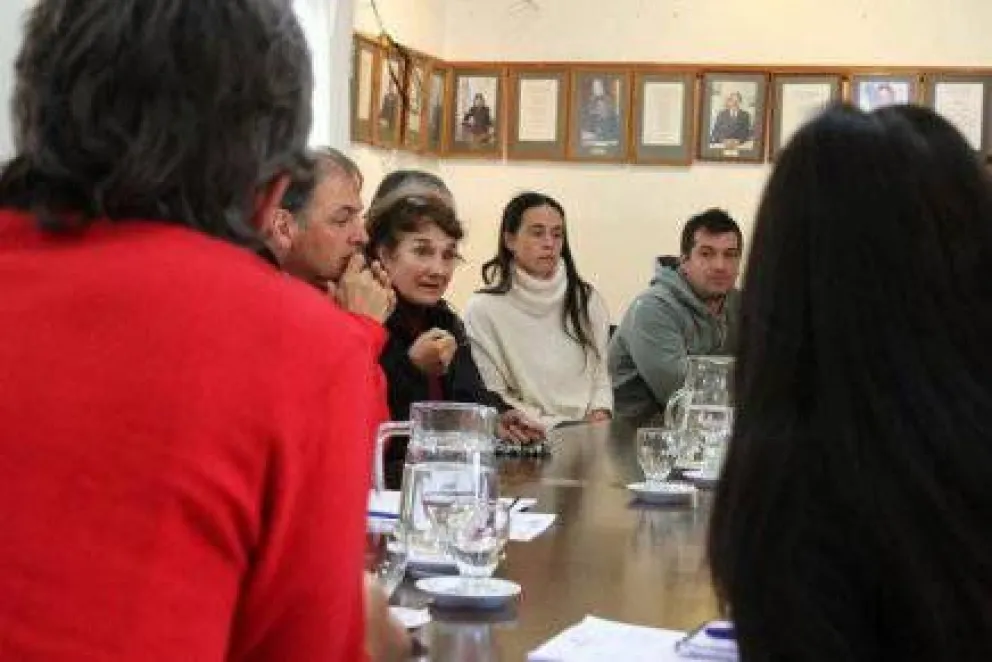 Comerciantes amenazan con "dejar de pagar tasas" 