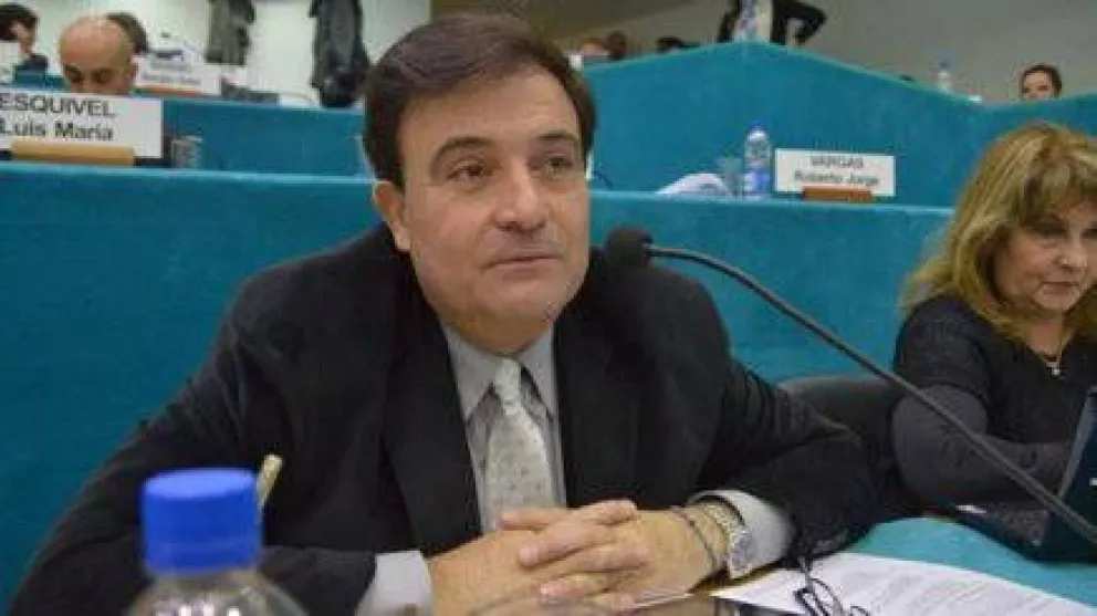 Proponen investigar a actores económicos cómplices de la dictadura