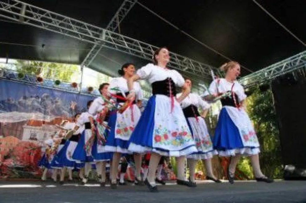 Todo listo para el comienzo de la Fiesta de las Colectividades 