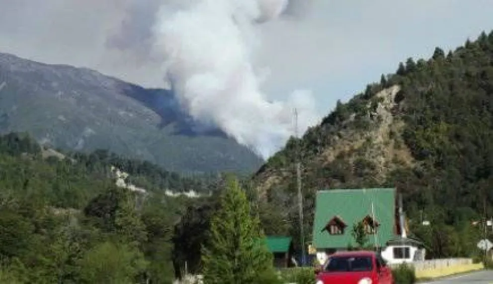 Aseguran que el incendio en El Foyel "está contenido"