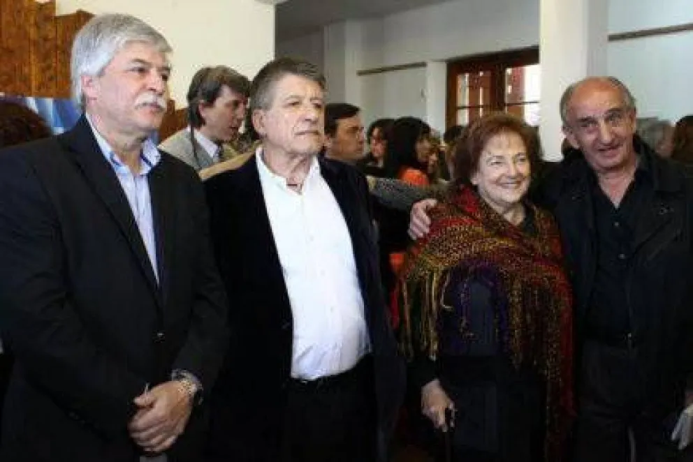 Emotiva conmemoración de los 30 años del retorno a la Democracia 