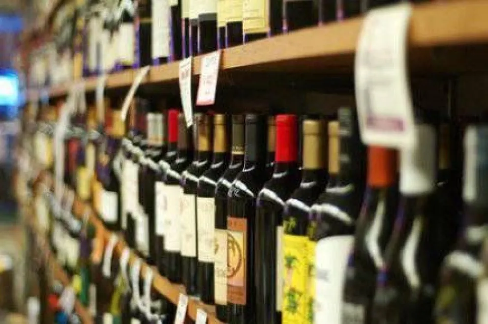 Provincia entregó listado con 40 sitios de venta ilegal de alcohol