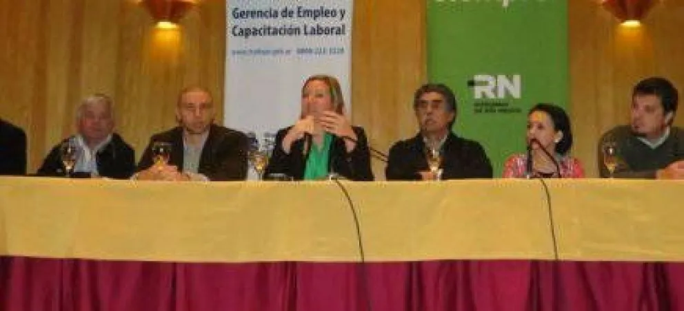 Debatieron sobre economía social  