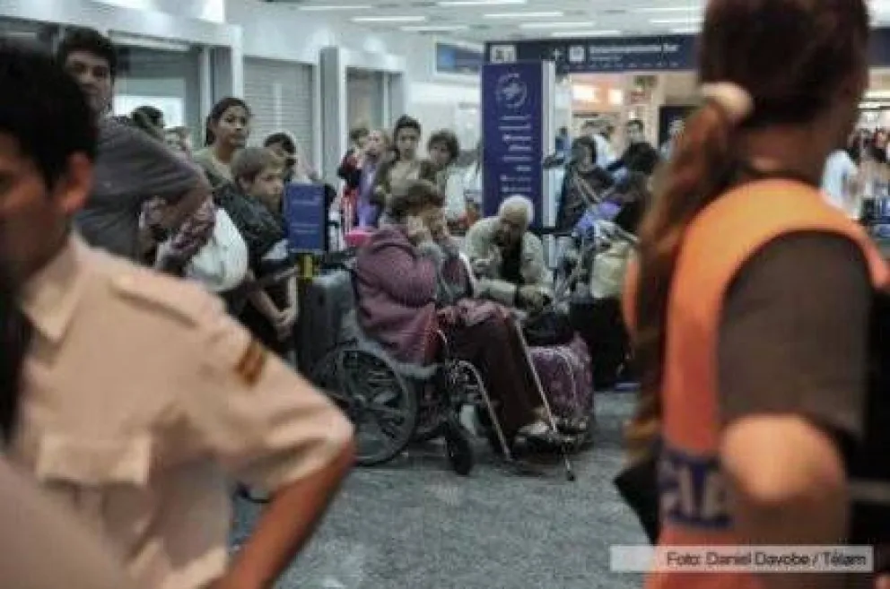 Dictan conciliación obligatoria por el paro que provoca demoras en Aerolíneas