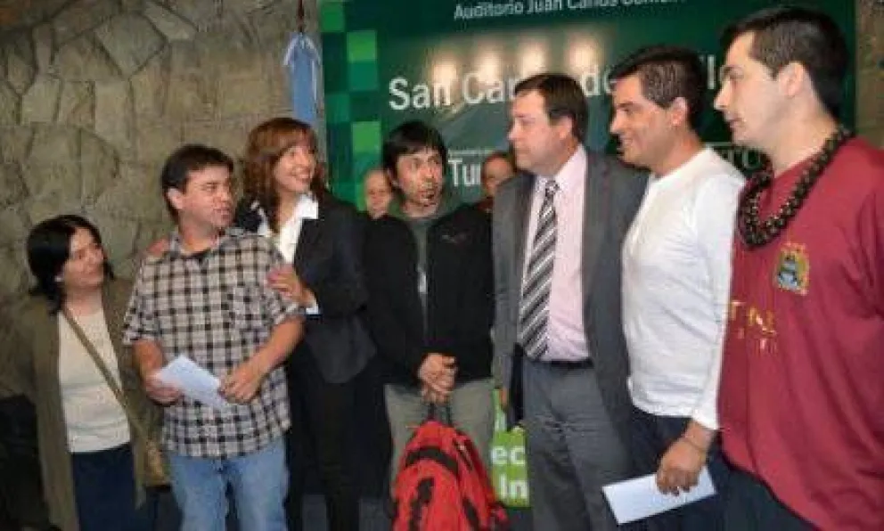 Weretilneck entregó subsidios a instituciones de Bariloche