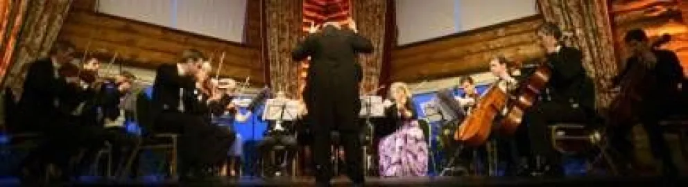 Público de pie para celebrar el mágico nexo de la música