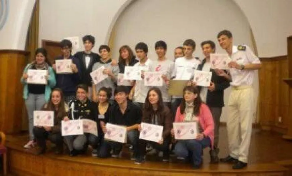 El Balseiro premió con becas a 15 estudiantes de secundarias