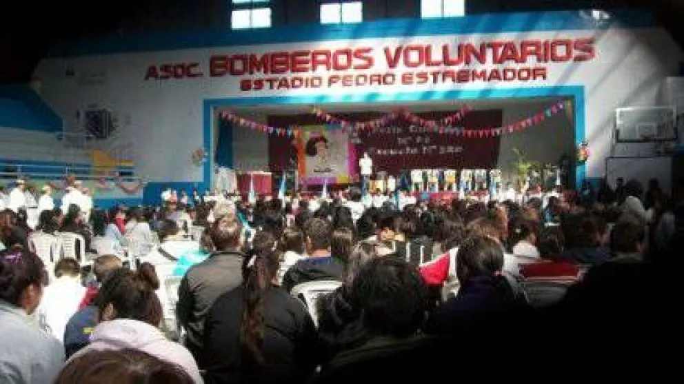 La Escuela 320 festejó su 25º aniversario