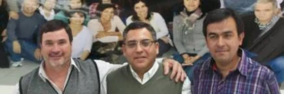 "Entregaron al gobierno las banderas de UnTER"