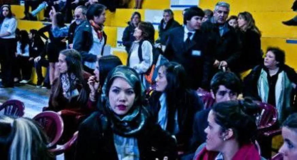 Estudiantes secundarios, juntos y "uniendo metas" 