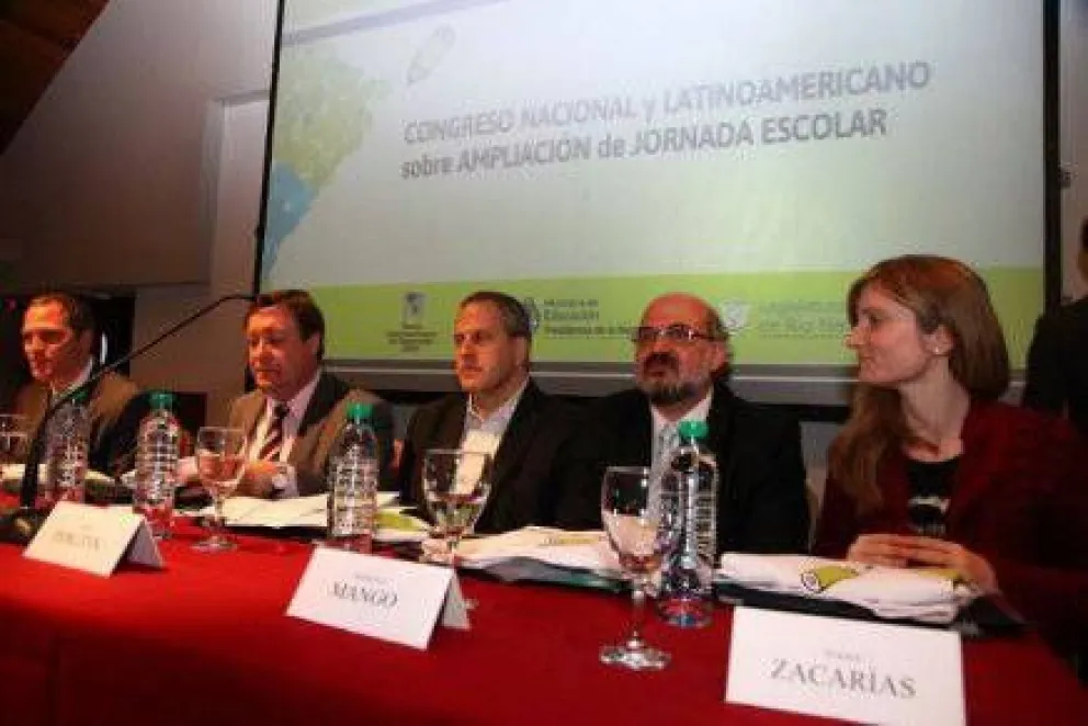 "El desafío es alcanzar en 2014 un 50% de escuelas con jornada extendida" 