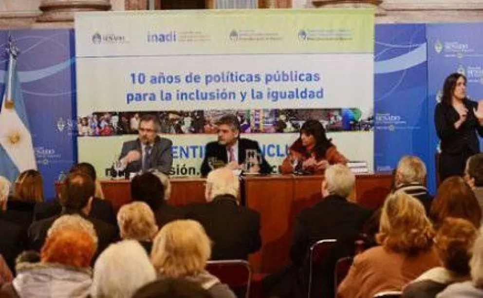 Presentan libro sobre políticas de inclusión