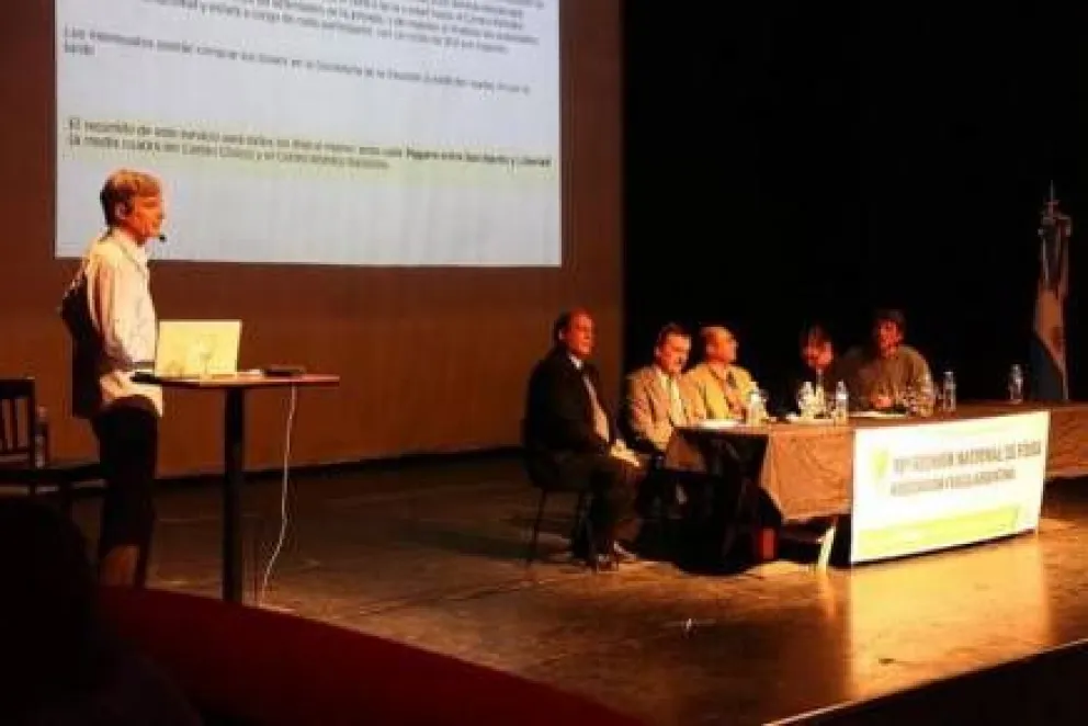 Premio Nóbel abrió reunión nacional de físicos