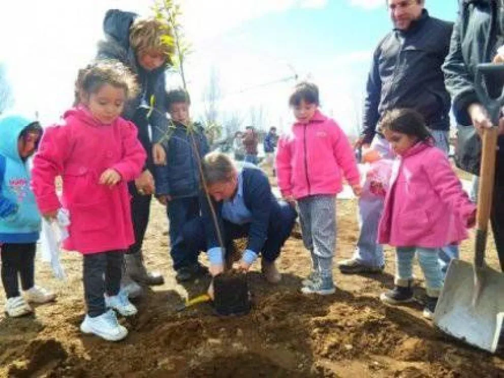 Equipan plaza del 2 de Abril