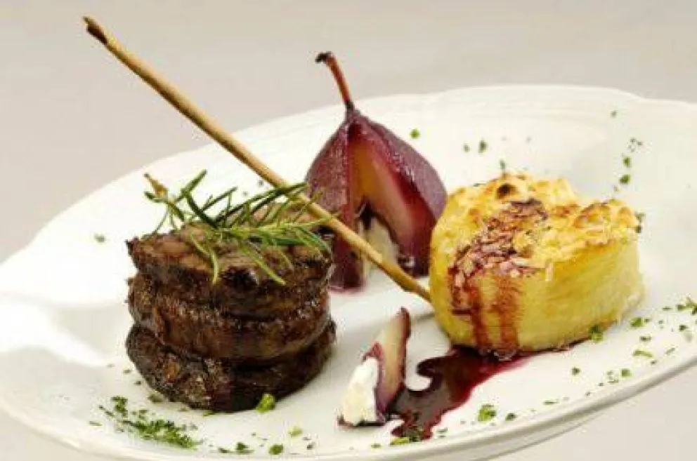 En Batistín: Confit de cordero con mil hojas de papa