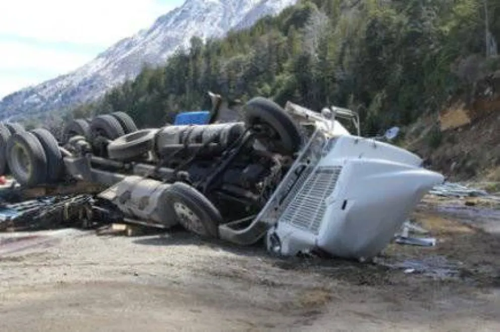 Volcó un camión chileno en la ruta 40