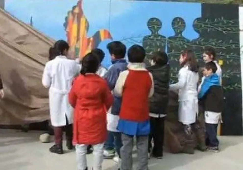 El video de la inauguración del mural que recuerda "La noche de los lápices" 