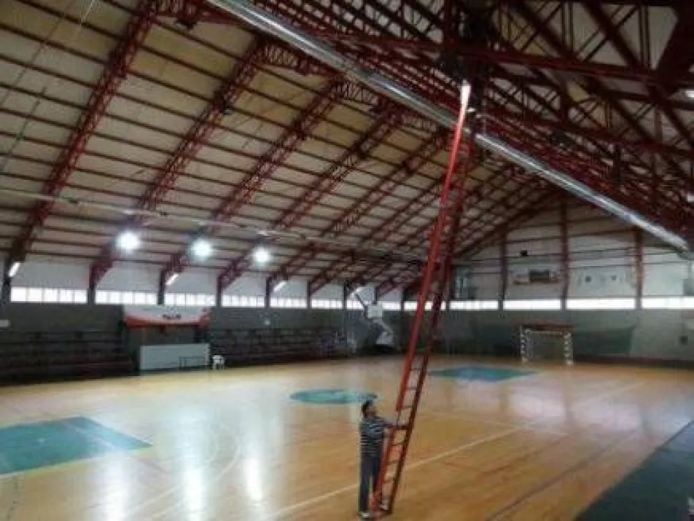 Mejoran iluminación del Gimnasio Municipal 3