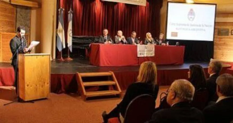 Debaten sobre juicio por jurados en Villa La Angostura 