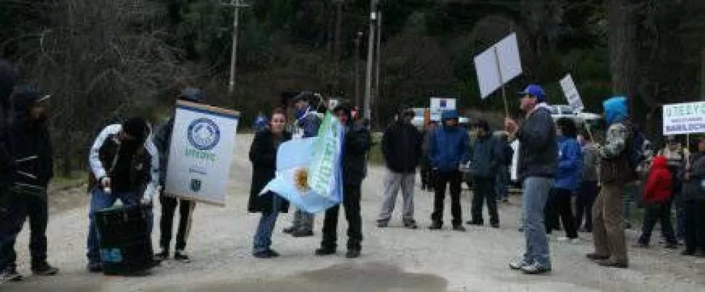 Protesta laboral se concentra en hotel de los kilómetros 