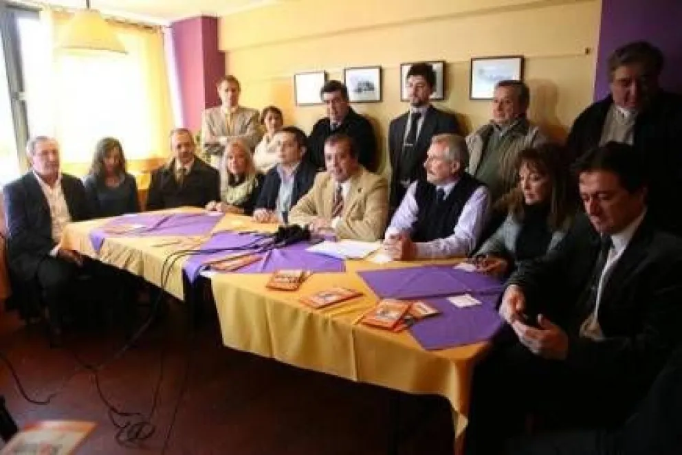 El radicalismo presentó un gabinete multipartidario