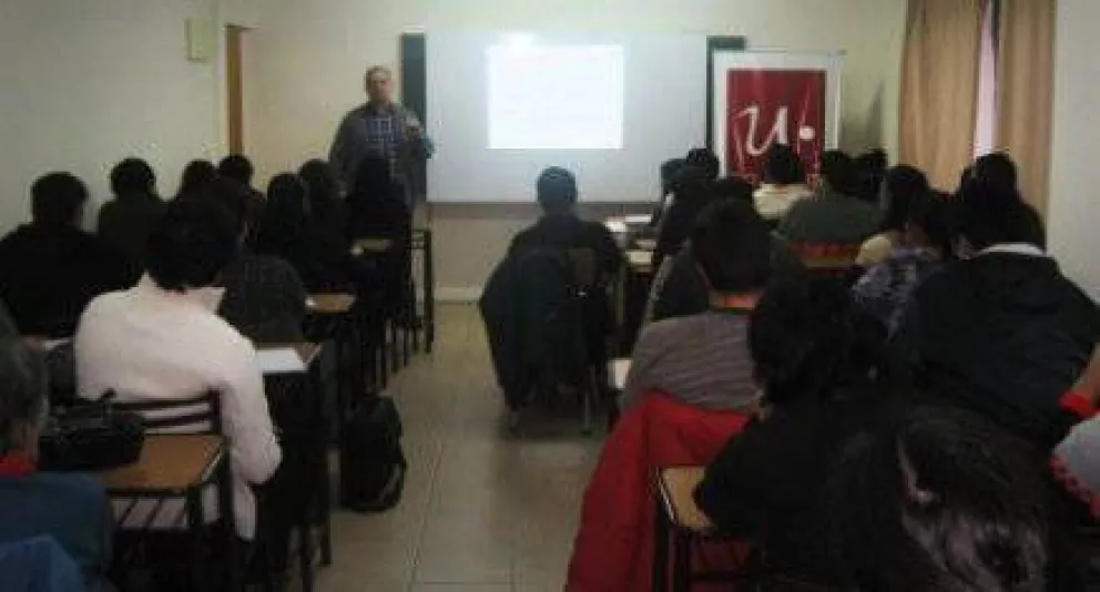 Charla sobre la Licenciatura en Administración 