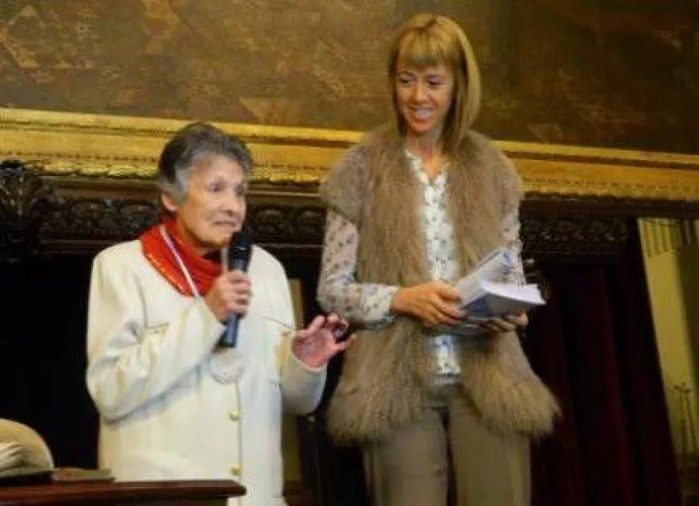 Nelly Panizza, Mayor Notable Argentina