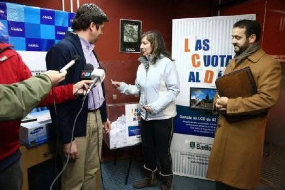Municipio sorteó otros dos LCD entre vecinos al día con tributos