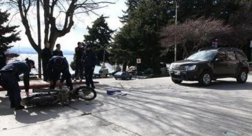 Motociclista herido en fuerte choque 
