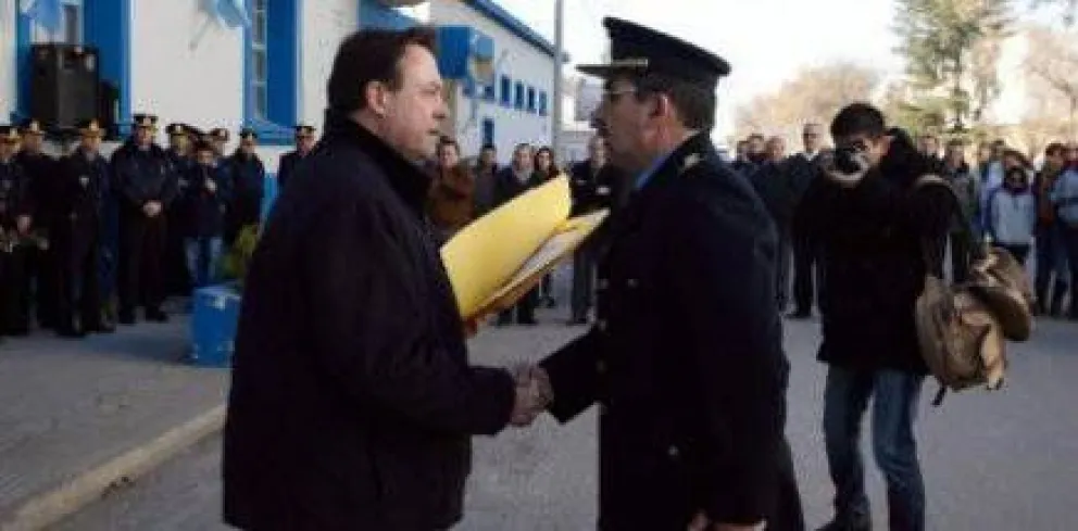 El gobierno entregó 18 móviles para la Policía y el Servicio Penitenciario 