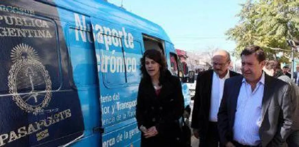 Provincia recibió de Nación una unidad móvil para tramitar DNI y pasaportes