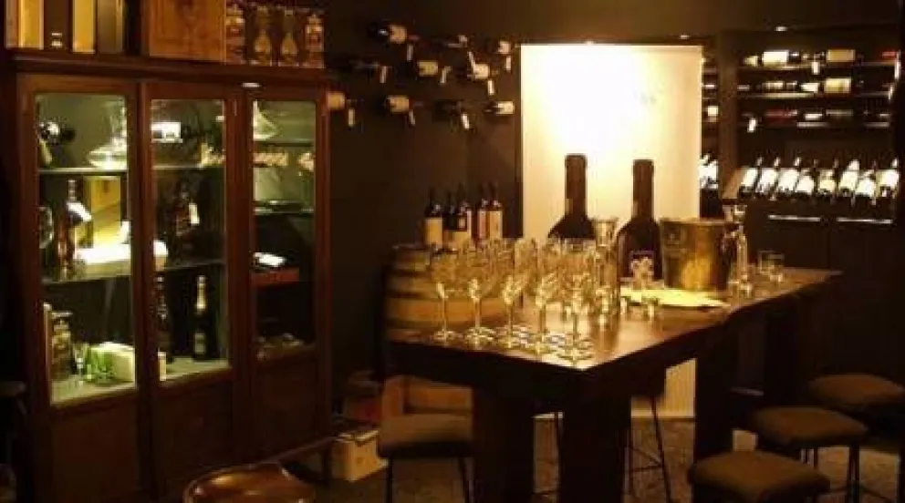 5 vinotecas - 5 vinos: Cava Sur, vinos en el cerro Catedral