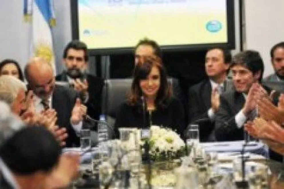 Salario mínimo será de 3.600 pesos y se devolverá Ganancias del aguinaldo 