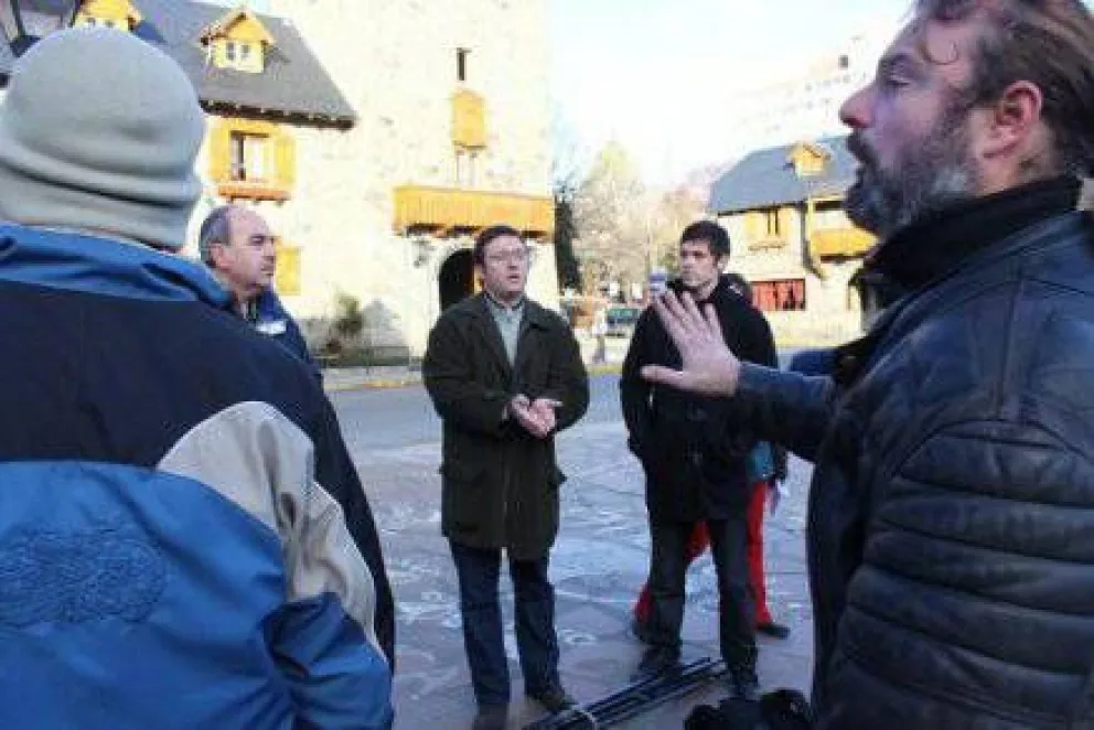 Gobierno prometió "mejoras" pero feriantes sostienen la protesta