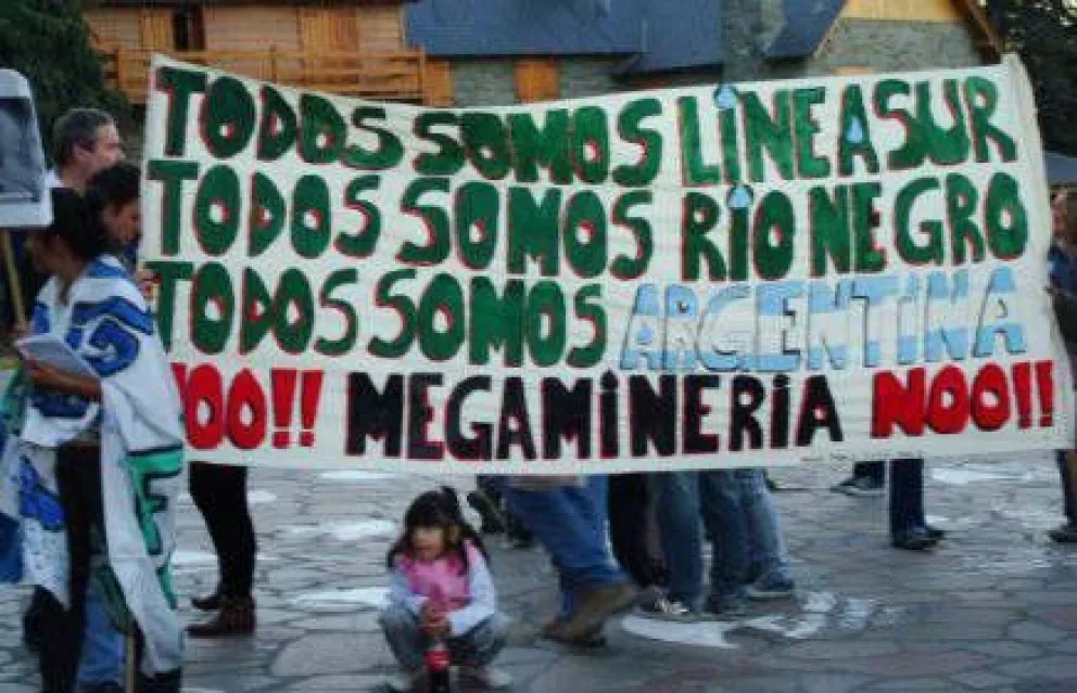 "Volvemos a marchar por el agua y la vida"