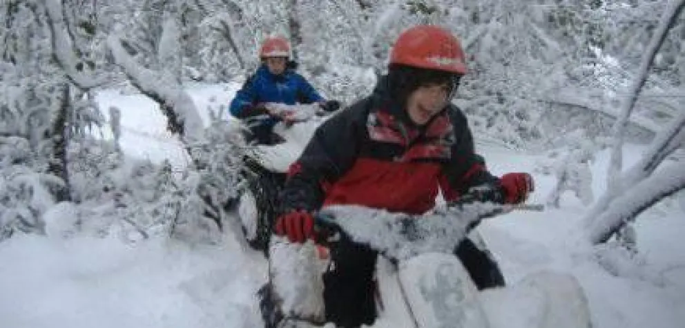 La Angostura se llena de nieve y turistas