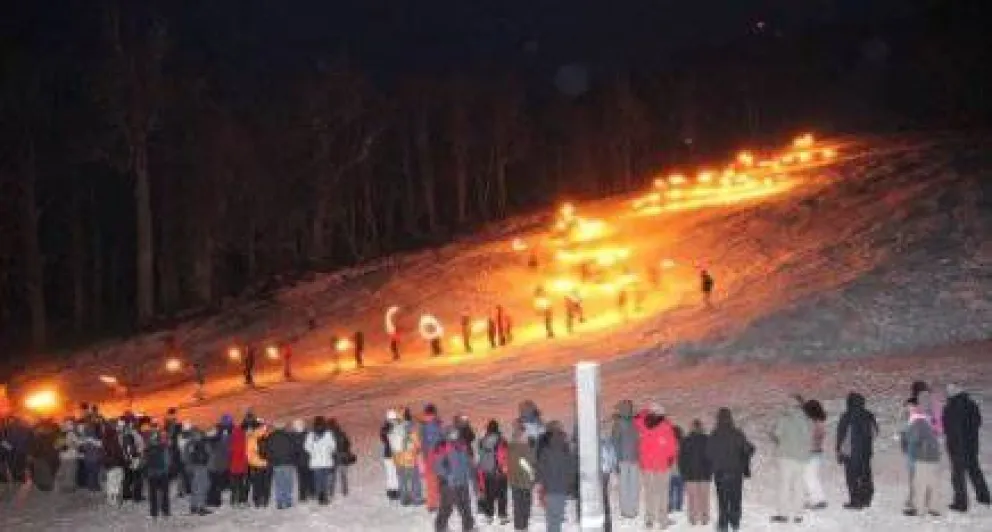 Bajada de antorchas en el cerro Perito Moreno