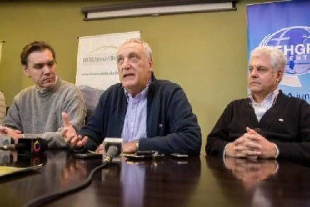 Adjudican a "tiempos políticos" las acusaciones de Martini por sobreprecios