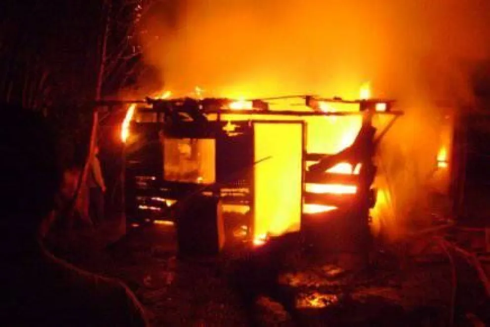 Incendio destruyó una casa