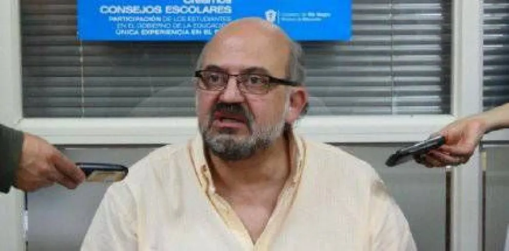 "Por primera vez un Gobernador es aplaudido en un Congreso docente"