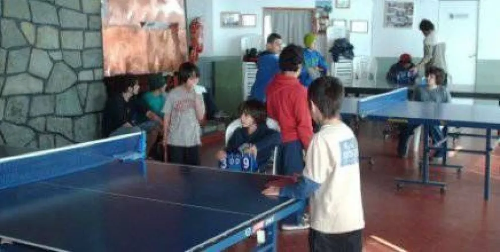 La jornada solidaria de tenis de mesa fue un éxito 