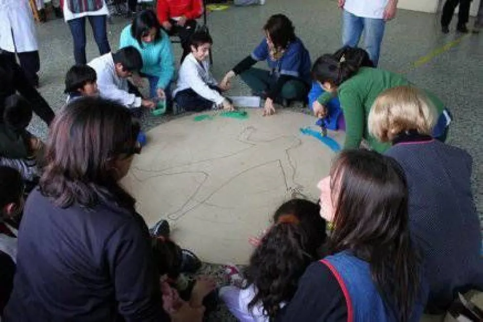 Un año después del abrazo, la Escuela Especial 6 sólo tiene promesas